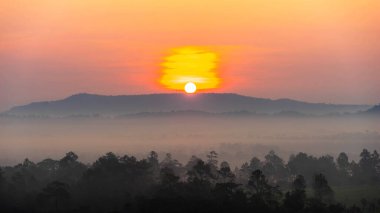 güzel gün batımı manzarası dağ Tayland