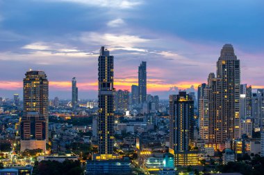 Bangkok Şehri - Havadan manzara güzel gün batımı Bangkok şehri Tayland şehir merkezi gökyüzü, gece şehir manzarası, Bangkok Tayland manzarası