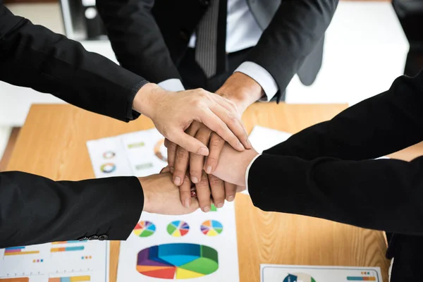 Business People Trabalho Equipe Empilhamento Mãos Mostrando Unidade Trabalho Equipe — Fotografia de Stock