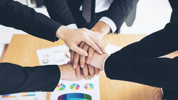 Business People Trabalho Equipe Empilhamento Mãos Mostrando Unidade Trabalho Equipe — Fotografia de Stock