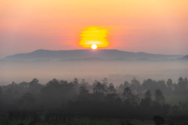 Όμορφο Ηλιοβασίλεμα Τοπίο Βουνό Ταϊλάνδη — Φωτογραφία Αρχείου