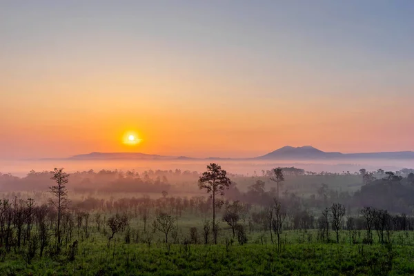Gyönyörű Napfelkelte Táj Hegy Thaiföld — Stock Fotó