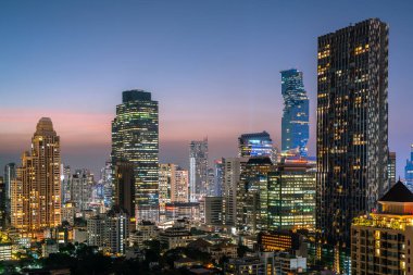 Bangkok Şehri - Havadan manzara güzel gün batımı Bangkok şehir kulesi Tayland şehir merkezi gökyüzü, gece şehir manzarası, Bangkok Tayland manzarası