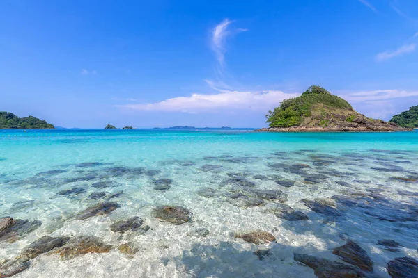 美しいビーチビュータイの東貿易省のコ チャン島の風景青い空の背景 タイの風景の海の島 — ストック写真