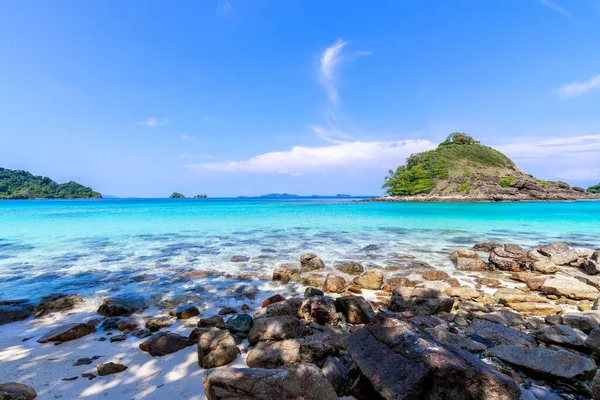 美しいビーチビュータイの東貿易省のコ チャン島の風景青い空の背景 タイの風景の海の島 — ストック写真