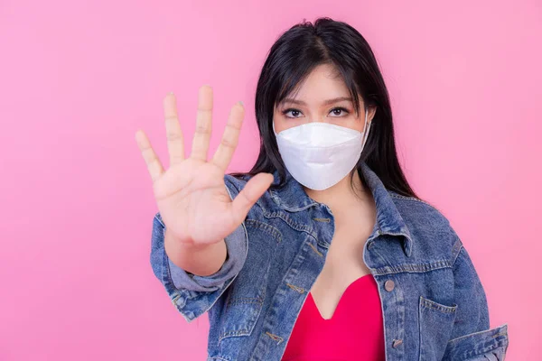 Ασιάτισσα Φορώντας Μάσκα Προσώπου Δείχνουν Σταματήσει Χέρια Χειρονομία Για Σταματήσει — Φωτογραφία Αρχείου