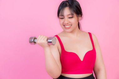 Asyalı şişman kadınlar, şişman kız, tombul, kilolu ve halter kaldırma egzersizi - yaşam tarzı kadın diyeti, kilo verme sorunu konsepti