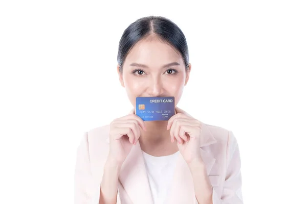 Business Donna Asiatica Mostra Carta Credito Pagamento Shopping Online Pagando — Foto Stock