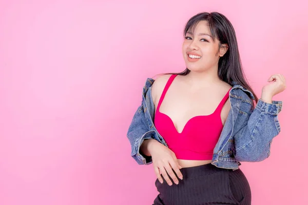 Retrato Hermosa Mujer Joven Regordeta Sonriendo Sobre Fondo Rosa Además — Foto de Stock