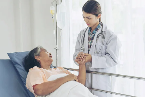 Doctors Hold Hands Encourage Elderly Senior Woman Patients Hospital Senior — 스톡 사진