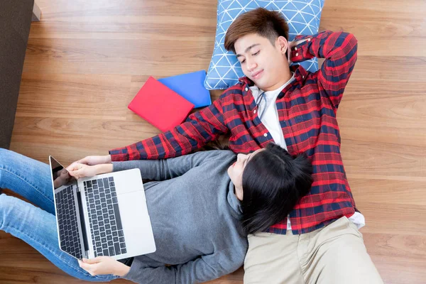 Happily Young Man Pretty Woman Lying Wooden Floor Using Looking — Stock Photo, Image