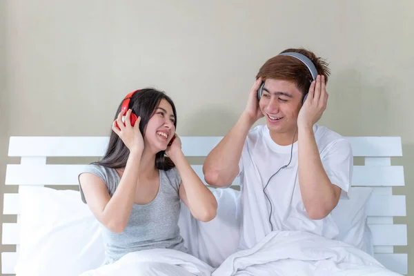 Asian Young Couple Sitting Bed Wearing Headphones Listening Music Dance — Stock Photo, Image