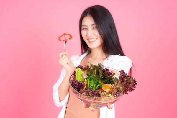 아시아의 아름다운 귀여운 배경의 건강을 샐러드를 행복하게 여긴다 라이프 스타일의 — 스톡 사진