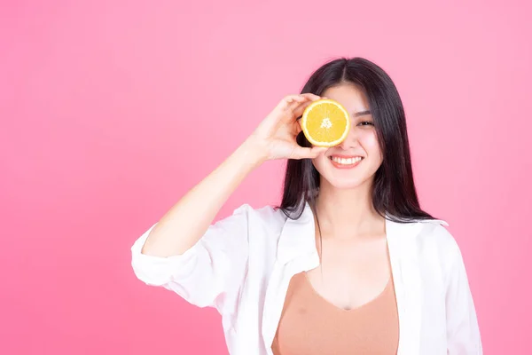 Mulher Beleza Asiático Bonito Menina Sentir Feliz Holdind Laranja Fruta — Fotografia de Stock