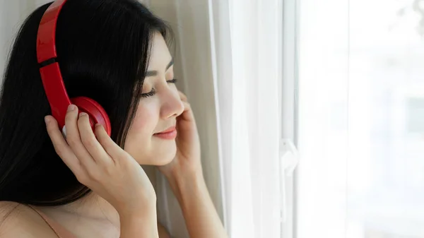 Lifestyle Beautiful Asian Woman Cute Girl Feel Happy Enjoy Listening — Stock Photo, Image