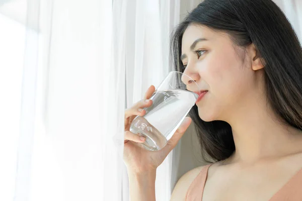 Güzel Güzel Asyalı Tatlı Bir Kız Sabahları Sağlıklı Olmak Için — Stok fotoğraf
