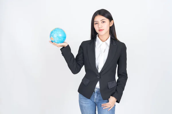 Επιτυχημένη Όμορφη Ασιατική Επιχείρηση Νεαρή Γυναίκα Κρατώντας Vintage Χάρτη Του — Φωτογραφία Αρχείου