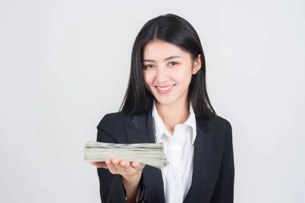成功した美しいアジアのビジネスの若い女性が手にお金米ドル紙幣を保持し ビジネスコンセプト — ストック写真