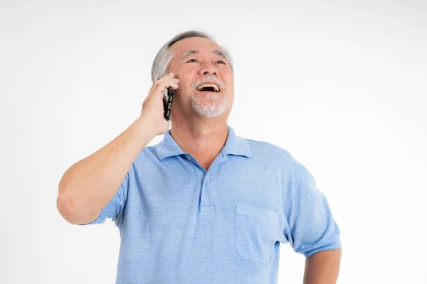Senior Mężczyzna Starzec Pomocą Smartfona Uśmiechnięty Czuć Się Szczęśliwy Białym — Zdjęcie stockowe
