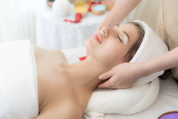 Beautiful Healthy Young Woman Relaxing Massage Beauty Spa Salon — Stock Photo, Image