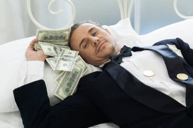 İş adamı zengin tüccar Bitcoin iş kurucu takası, ticari tüccar konsepti