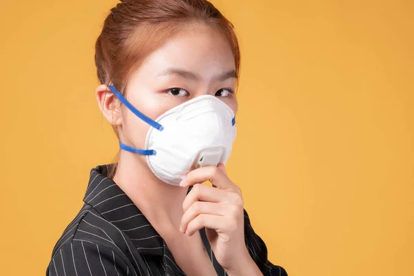 Menina Asiática Usando Máscara Protetora Para Proteção Durante Quarentena Coronavirus — Fotografia de Stock