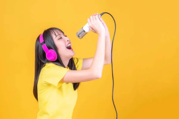 Beautiful Asian Young Woman Cute Girl Bangs Hair Style Yellow — Stock Photo, Image