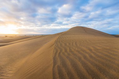 Maspaloma 'nın' Las Dunas 'kumullarında gün doğumu.