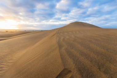 Maspaloma 'nın' Las Dunas 'kumullarında gün doğumu.