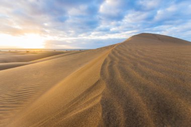 Maspaloma 'nın' Las Dunas 'kumullarında gün doğumu.