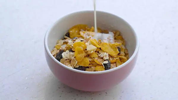 Een Kom Cornflakes Met Melk — Stockfoto