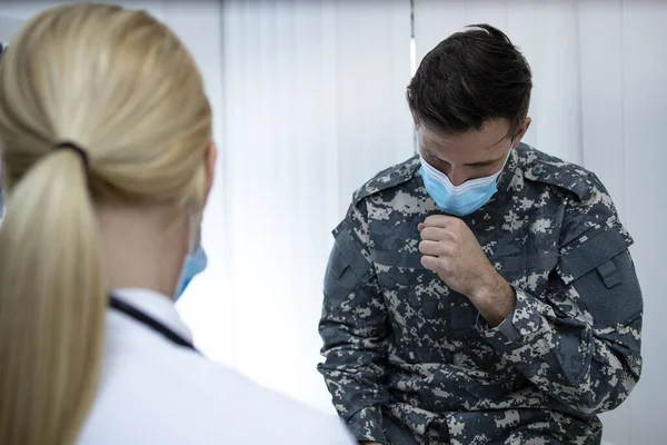 Soldat Uniforme Avec Masque Facial Toussant Cabinet Médecin Homme Militaire — Photo