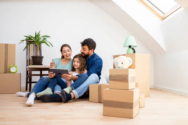 House Moving Concept Happy Family Choosing House Interior Design Tablet — Stockfoto