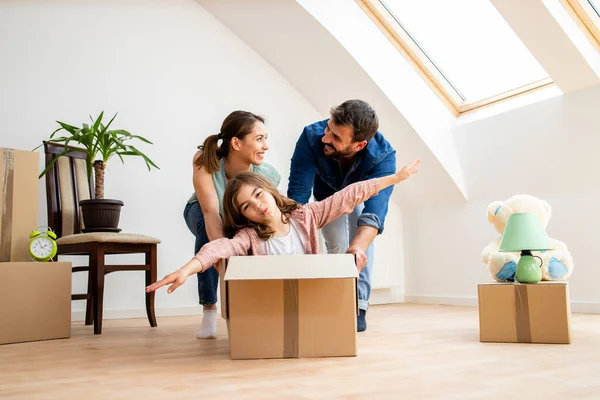 Young Caucasian Family Moving New Apartment Cute Little Girl Sitting — Fotografia de Stock