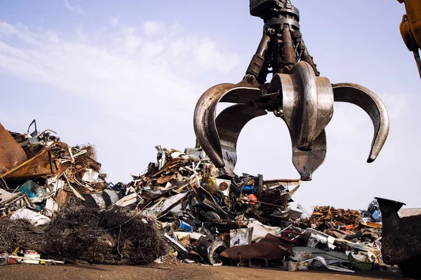 Återvinning Industriskrot Och Kranlyftningsdelar Skrotupplag — Stockfoto