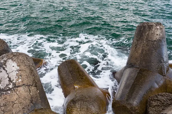 Golven in zonnige zomerdag — Stockfoto