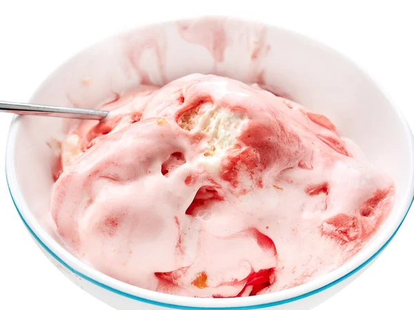 Zmrzlina v bílé míse — Stock fotografie