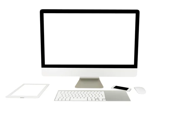 Displej počítače s prázdnou obrazovkou a bezdrátové klávesnice — Stock fotografie