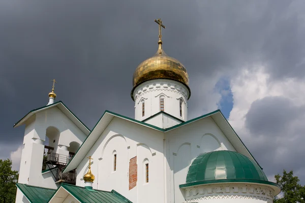 Igreja de São Alexandre Nevsky. Aldeia Ashukino . — Fotografia de Stock