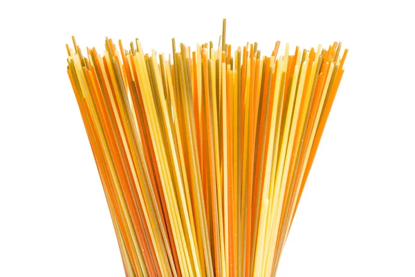 Многоцветная спагетти-макароны — стоковое фото
