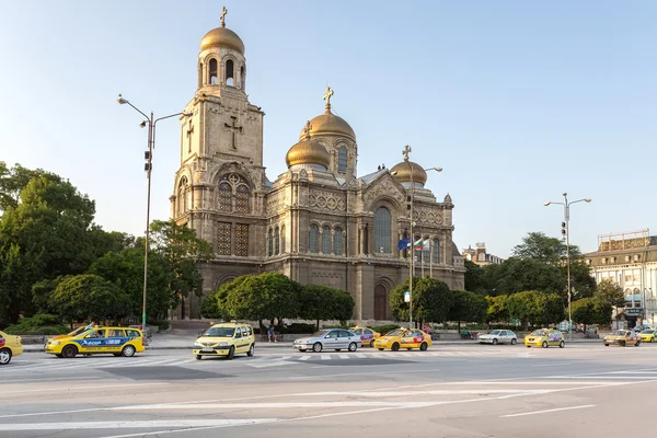 Katedralen i antagandet i Varna, Bulgarien. — Stockfoto