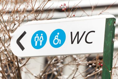 İşaretçi yön-e doğru tuvalet