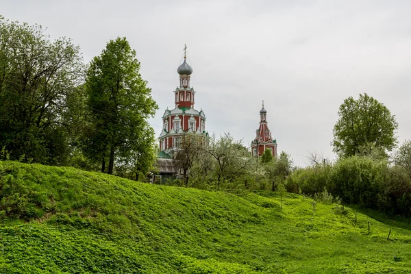 Kościół Matki Bożej Smoleńsk w dzielnicy Sofrino Puszkina — Zdjęcie stockowe