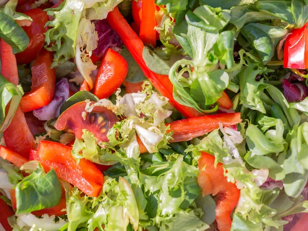 Salade met rucola en rode paprika — Stockfoto