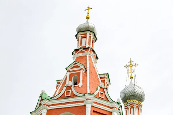 Iglesia de Nuestra Señora de Smolensk en el distrito de Sofrino Pushkin — Foto de Stock