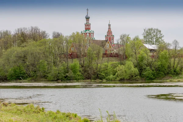 Igreja de Nossa Senhora de Smolensk no distrito de Sofrino Pushkin — Fotografia de Stock