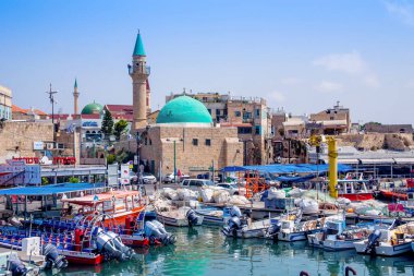 Akko Acre / İsrail - 29 Temmuz 2020: Eski Akko (Acre) limanı Seaview, İsrail