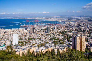Hayfa, İsrail, 25 Ocak 2021: Liman ve şehir manzarası