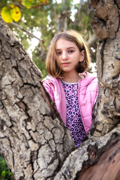 Portrait Beautiful Teenage Girl Loose Hair Trees Sunny Day — Stock Photo, Image