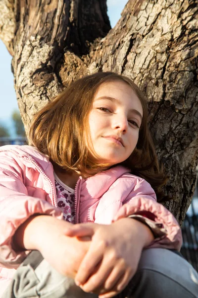 Portrait Natural Beautiful Teenage Girl Loose Hair Tree City Sunny — Stock Photo, Image